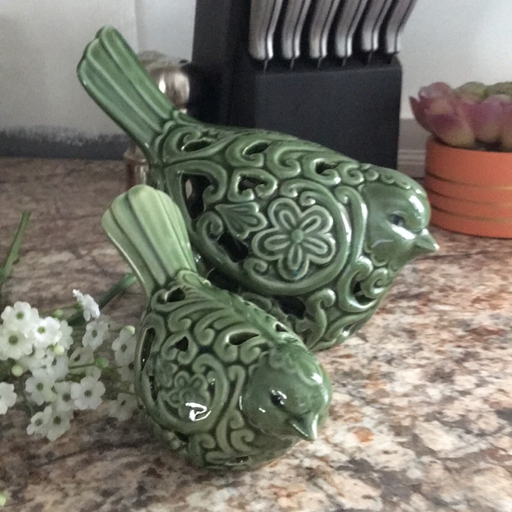 Pair of ceramic birds NO chips/cracks